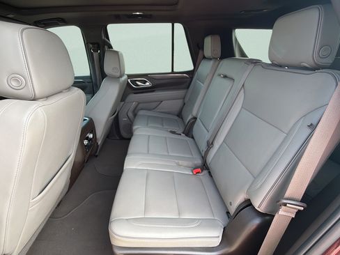 Used 2023 GMC Yukon SLT w/ SLT Premium Package AWD/4WD image 16