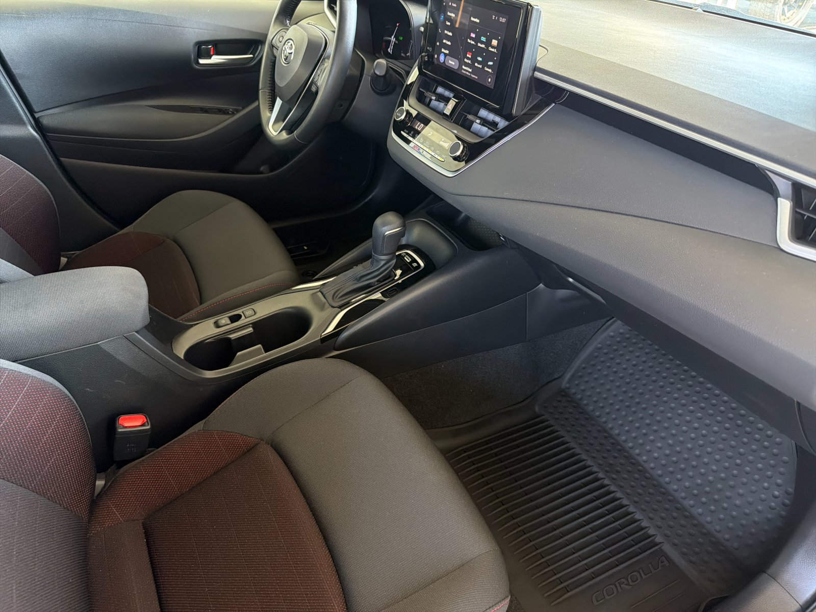Used 2026 Toyota Corolla SE FWD image 14