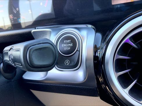 Used 2021 Mercedes-Benz GLB 250 w/ Premium Package image 32