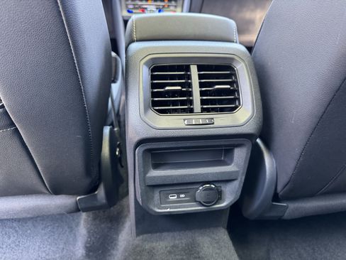 Certified 2023 Volkswagen Tiguan SE w/ Panoramic Sunroof Package FWD image 33
