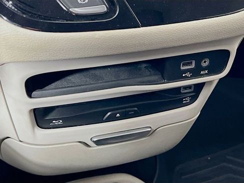 Used 2019 Chrysler Pacifica Limited FWD image 20