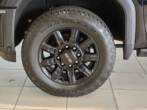 Used 2024 GMC Sierra 2500 AT4 w/ AT4 Premium Plus Package AWD/4WD image 10