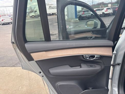 Used 2025 Volvo XC90 B6 Plus image 26