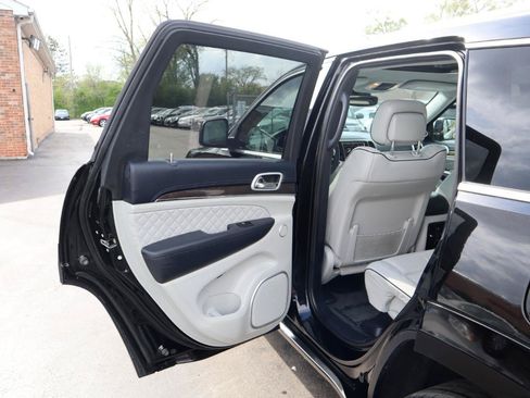 Used 2018 Jeep Grand Cherokee Summit AWD/4WD image 16