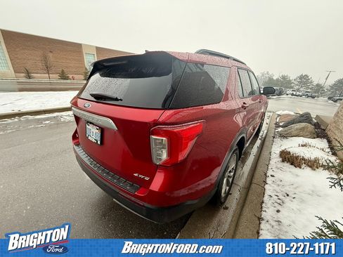 Used 2023 Ford Explorer XLT w/ Equipment Group 202A image 5