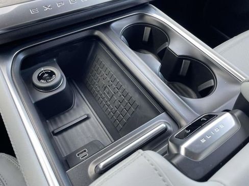 New 2025 Ford Expedition Platinum w/ Driver's Package image 23