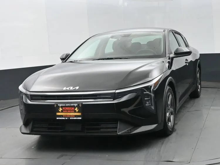 Used 2025 Kia K4 FWD image 1