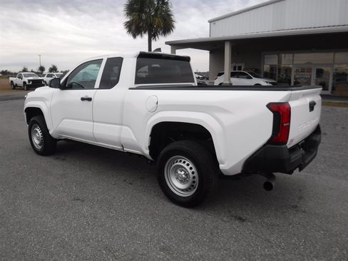 Used 2024 Toyota Tacoma SR image 7