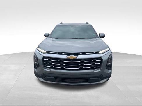 Used 2025 Chevrolet Equinox LT w/ Convenience Package II image 2
