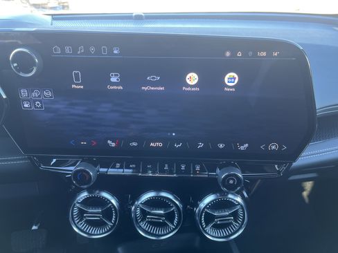 Used 2025 Chevrolet Blazer EV LT image 25