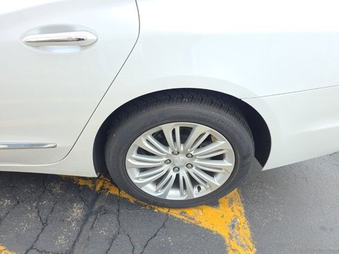 Used 2019 Buick LaCrosse Preferred image 11