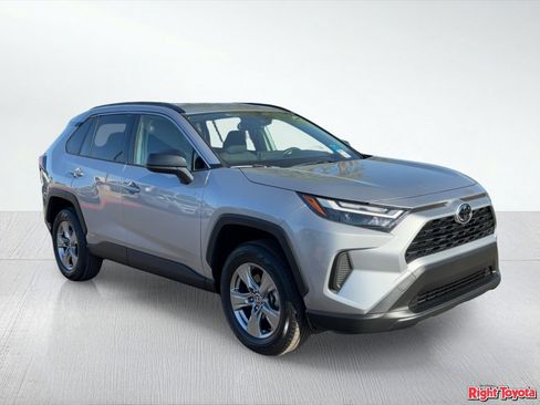 Certified 2025 Toyota RAV4 LE AWD/4WD image 8