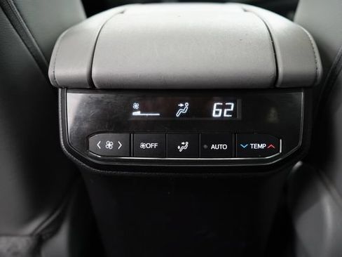 Used 2023 Toyota Highlander XLE AWD/4WD image 65