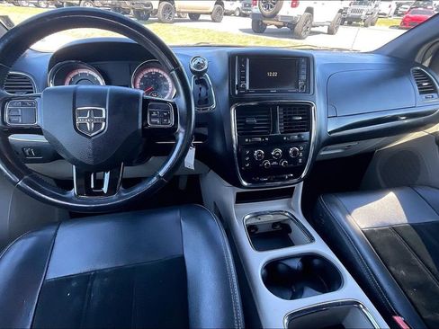 Used 2017 Dodge Grand Caravan SXT FWD image 14