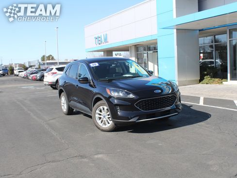 Used 2020 Ford Escape SE image 2