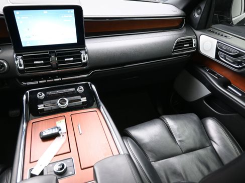 Used 2020 Lincoln Navigator Reserve w/ Equipment Group 208A Reserve image 38