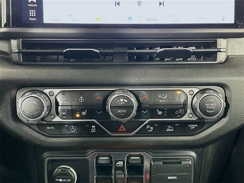 Used 2024 Jeep Wrangler Willys image 17