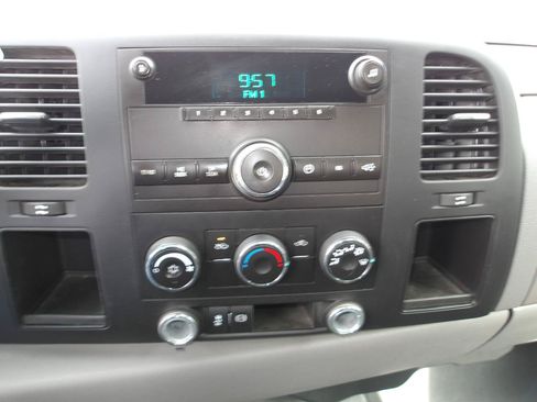 Used 2013 Chevrolet Silverado 2500 W/T AWD/4WD image 17