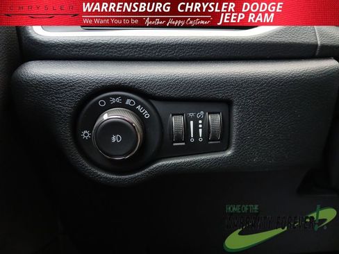 New 2026 Chrysler Pacifica Select image 31