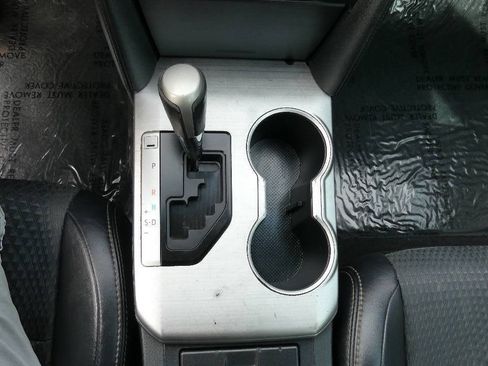 Used 2012 Toyota Camry SE FWD image 19