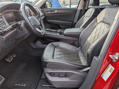 Used 2024 Volkswagen Atlas SEL Premium R-Line image 16