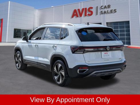 Used 2025 Volkswagen Taos SE AWD/4WD image 9