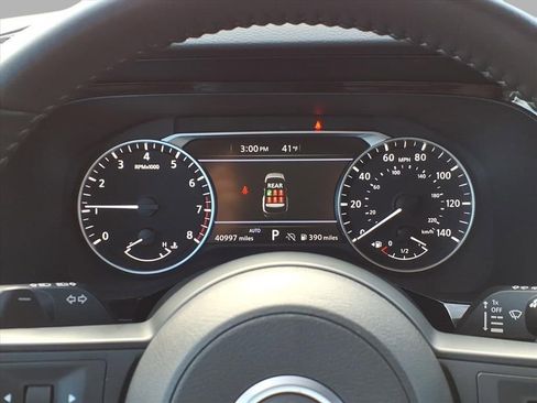 Used 2025 Nissan Pathfinder SV image 28