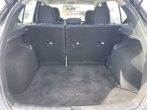 Used 2018 Nissan Kicks SV image 10