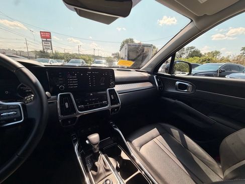 Used 2023 Kia Sorento SX AWD/4WD image 12