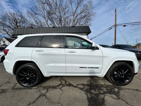 Used 2017 Jeep Grand Cherokee Altitude image 5