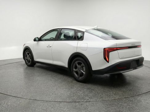 Used 2025 Kia K4 LXS image 6