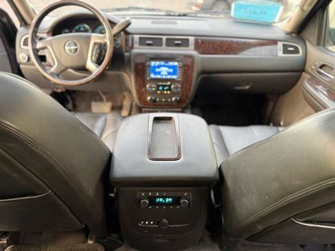 Used 2009 GMC Yukon XL Denali image 26
