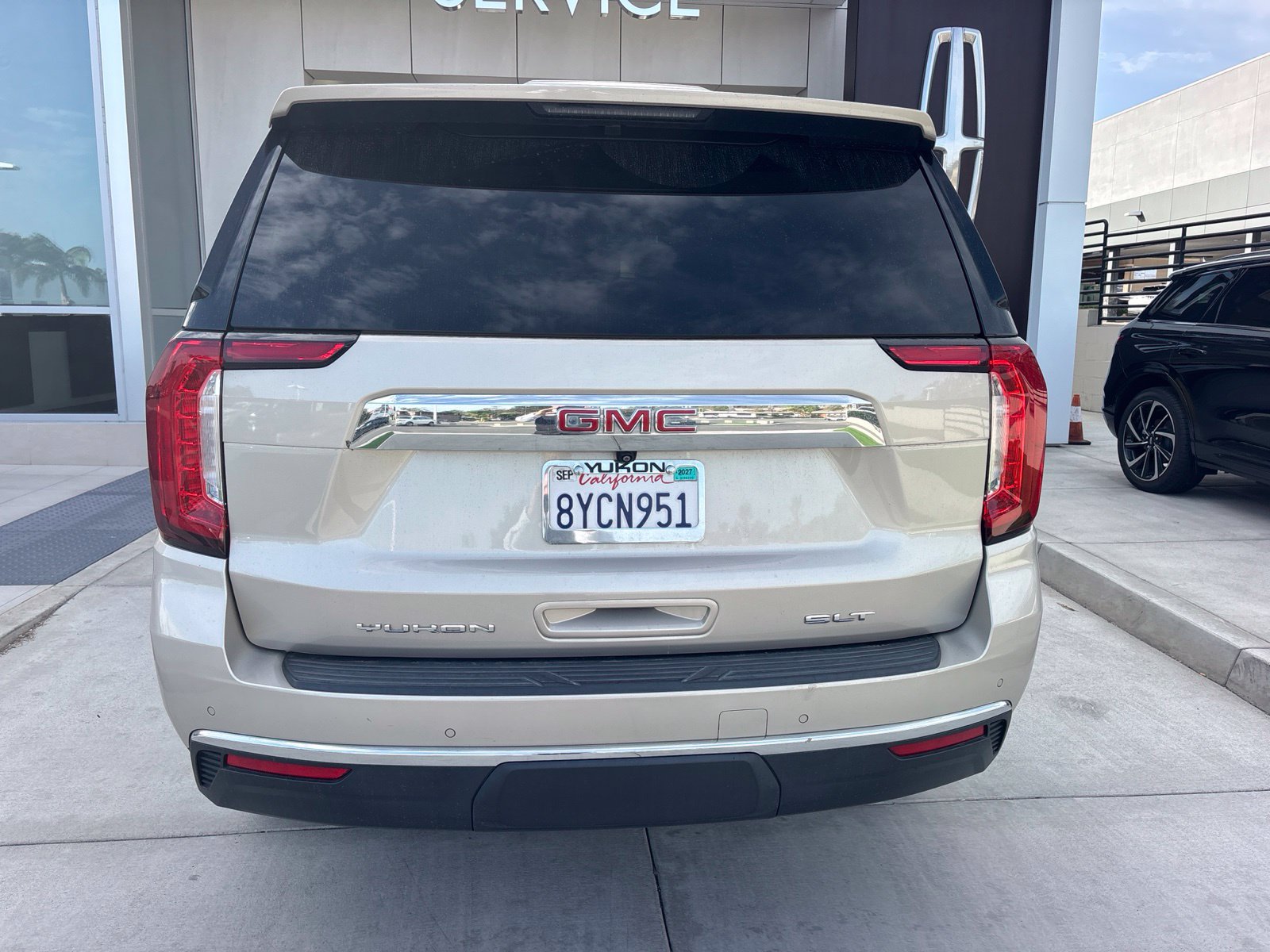 Used 2021 GMC Yukon SLT w/ Rear Media and Nav Package AWD/4WD image 4
