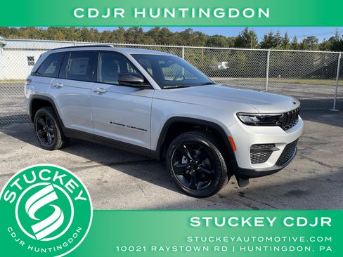 New 2025 Jeep Grand Cherokee 4WD image 1