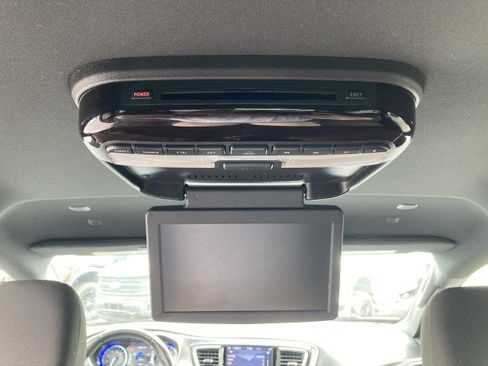 Used 2020 Chrysler Pacifica Touring w/ Advanced Safetytec Group FWD image 17