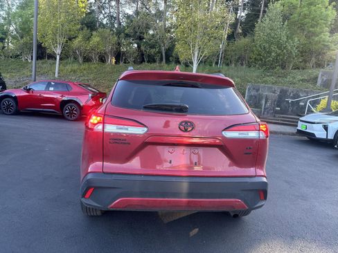 Used 2024 Toyota Corolla Cross LE w/ Moonroof Package AWD/4WD image 5