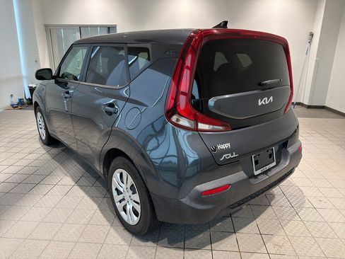Used 2022 Kia Soul LX FWD image 3