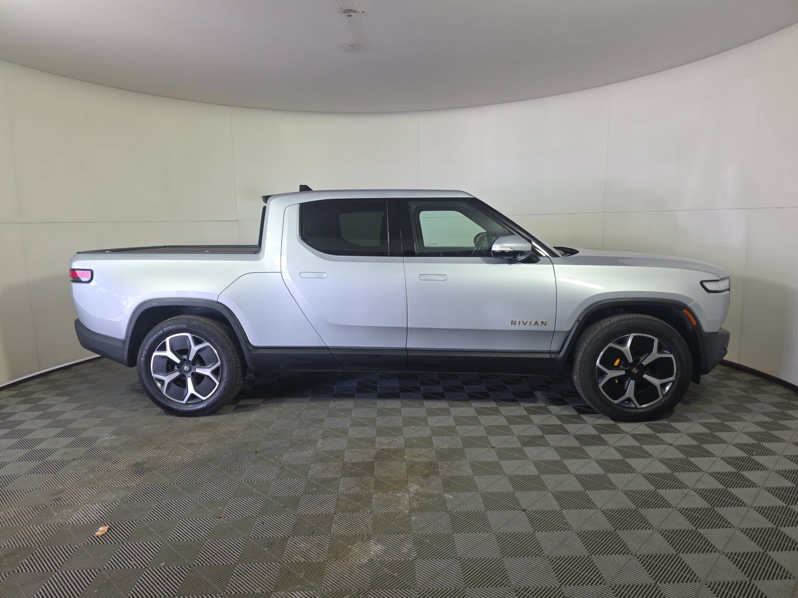 Used 2022 Rivian R1T Adventure AWD/4WD image 6