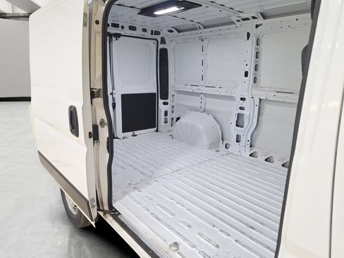 Used 2025 RAM ProMaster 2500 w/ Convenience Group FWD image 11
