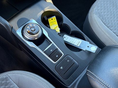 Used 2021 Ford Escape SE image 18