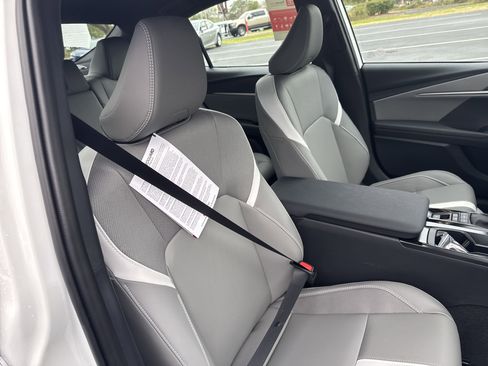 New 2025 Toyota Camry SE w/ Convenience Package FWD image 32