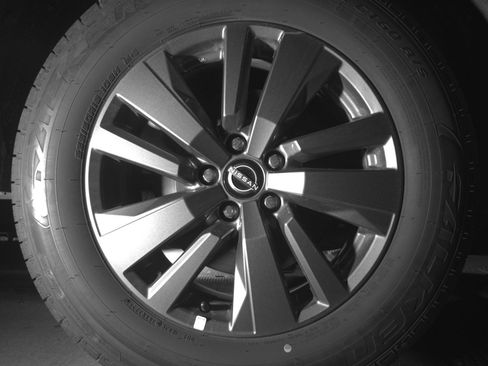 Used 2025 Nissan Pathfinder SV image 15