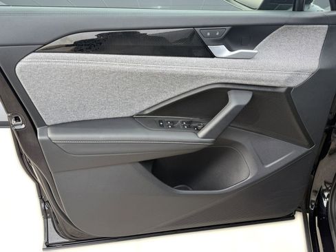 Used 2025 Volkswagen Tiguan S image 20