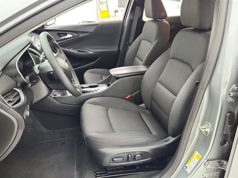 Used 2025 Chevrolet Malibu LT image 10