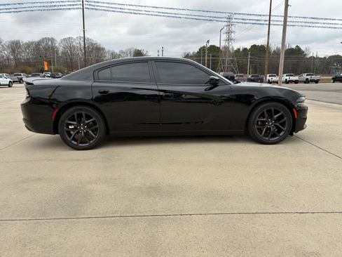 Used 2020 Dodge Charger SXT w/ Blacktop Package image 5