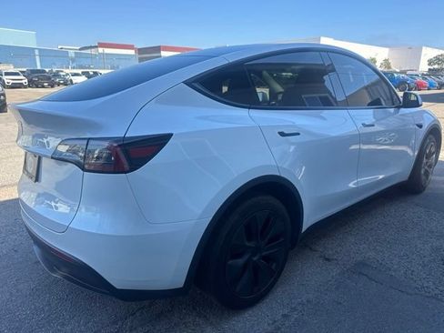 Used 2025 Tesla Model Y Long Range RWD image 5