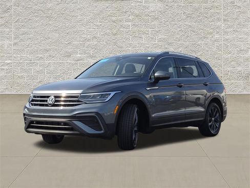 Certified 2023 Volkswagen Tiguan SE AWD/4WD image 3