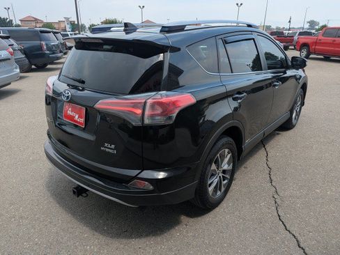 Used 2018 Toyota RAV4 XLE w/ Convenience Package AWD/4WD image 5