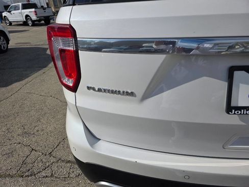 Used 2017 Ford Explorer Platinum AWD/4WD image 6