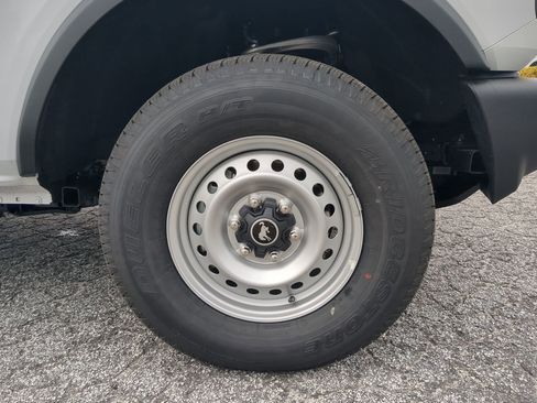 New 2025 Ford Bronco 4-Door image 9